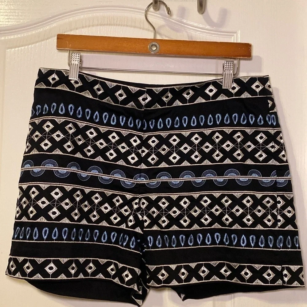 White House Black Market Women’s Chino Embroidered 5 Inch Short Size 10 NWOT